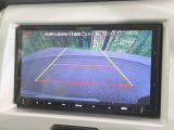 【バックカメラ】駐車時に後方がリアルタイム映像で確認できます。大型商業施設や立体駐車場での駐車時や、夜間のバック時に大活躍!運転スキルに関わらず、今や必須となった装備のひとつです!
