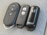 スマートキー2つとエンジンスターター付きです。