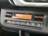 【オートエアコン】一度お好みの温度に設定すれば、車内の温度を検知し風量や温度を自動で調整。暑い&hellip;寒い&hellip;と何度もスイッチ操作をする必要はありません。快適な車内空間には必須の機能ですね♪
