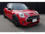 MINI正規販売店のお車は、全てのお車にMINI認定中古車保証書が発行されます。保障約款もございますので保障内容が明確でございます。お客様にご安心してお乗り頂けますよう、全力でお客様をサポート致します。