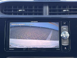 狭い駐車場や立体駐車場などもリアルに映るバックモニター付でラクラク駐車♪