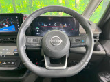【純正革巻きステアリング】上質な革を使用することで、手にしっかり馴染みとても運転しやすいハンドルです♪
