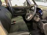 運転席はほどよくホールド感のある形状をしておりますので、運転がし易いです!