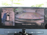アラウンドビューモニター搭載。車体を4方向のカメラで「上から見下ろしたような映像」を映します。車庫入れが苦手な方も映像サポートでラクラク駐車できます。