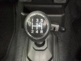 5速マニュアル車