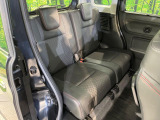 後部座席も気になるようなキズ・汚れやへたり等、大きなダメージはなく、良好な状態です。