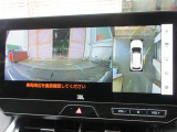 パノラミックビューモニター付きです。車両を上から見たような映像をディスプレイオーディオ画面に表示。運転席からの目視だけでは見にくい、車両周辺の状況をリアルタイムでしっかり確認できます。