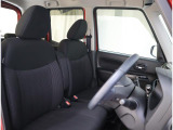 シート位置が高く広くて使いやすい室内空間です。ガラスが大きいので開放感があり、視界が良いので運転しやすいです♪