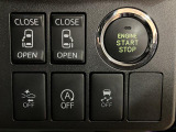 リヤのスライドドアを電動で開閉することが可能になっています☆運転席からもリモコンキーからもドアのハンドルからも開閉が可能です☆