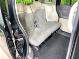 後部座席も気になるようなキズ・汚れやへたり等、大きなダメージはなく、良好な状態です。