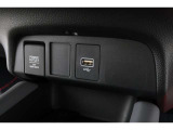 スマートフォンなどの音楽再生が可能なUSB接続ジャック装備車両です♪♪♪