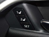運転席のパワーシートは2名様分までメモリー機能付きです。