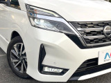 【LEDヘッドライト】悪天候や夜間走行時も良好な視界を確保し安心して運転できる高輝度LEDヘッドライトを装備!点灯速度が早く、消費電力も抑えられています。