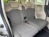後部座席も気になるようなキズ・汚れやへたり等、大きなダメージはなく、良好な状態です。