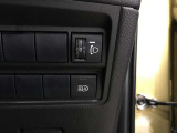 【オートライト】周りの明るさに応じて自動でヘッドライトの点灯・消灯ができる機能です!ライトの付け忘れ・消し忘れなどが無くなり、雨の日や夕方の走行も安心!トンネル通過時も便利ですね♪