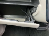 グローブボックス内にUSBソケットが装備されていますので、充電も安心です