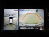 ナビモニターに4つのビュー(「トップビュー」「フロントビュー」「サイドブラインドビュー」「バックビュー」)を表示。狭い場所での駐車でも、周囲が映像で確認できます。