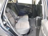 2列目シートも足元はゆったりしており快適にお座り頂けます!チャイルドシートの取り付けにも対応しており、後部座席にお乗りの方も楽しく広々と使用できます!!