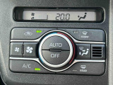 オートエアコンです。オートのボタンを押してダイヤルで室内温を設定していただくと、風量などが自動で調節され、快適な室内温を保ちます♪