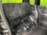 後部座席も気になるようなキズ・汚れやへたり等、大きなダメージはなく、良好な状態です。