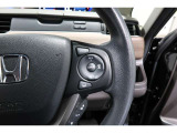 Hondaセンシングの機能のひとつ、アダプティブクルーズコントロール付!アクセルから足を離しても設定したスピードと前車との車間を保ち走行してくれます!車線維持もアシスト☆高速道路で疲労軽減ですね☆