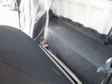 シート裏の物置スペース