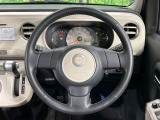 インテリアに合わせたデザインのステアリングは、運転される方のことも考え、運転しやすい形状、大きさです。是非一度、実際に触ってお確かめください。