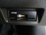 ■高速道路の料金所もノンストレスでスムーズに通過できるETC。スマートなビルトインタイプ!【ETC2.0搭載】※別途登録料がかかります。