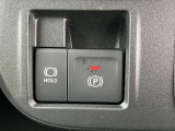 便利で快適な電動パーキングブレーキを装備!停車したときにブレーキペダルから足を離しても停車を維持する『ホールド機能』が付いています。渋滞時等、ずっとブレーキペダルを踏んでいなくても良いので運転が楽に♪