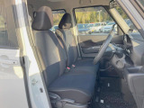 運転席シート廻りは使用感も少なく、良好な状態となっています。前オーナー様が丁寧に使っていたことがよくわかりますね。
