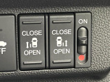 【両側パワースライドドア】スマートキーや運転席のスイッチで後席両側スライドドアの開閉が可能♪電動だから力を入れてドアを開ける必要が無く、小さなお子様でも簡単に開け閉めでき快適です♪