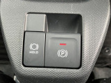 便利で快適な電動パーキングブレーキを装備!停車したときにブレーキペダルから足を離しても停車を維持する『ホールド機能』が付いています。渋滞時等、ずっとブレーキペダルを踏んでいなくても良いので運転が楽に♪