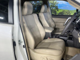 運転席シート廻りは使用感も少なく、良好な状態となっています。前オーナー様が丁寧に使っていたことがよくわかりますね。