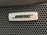 【BOSEサウンドシステム】メーカーオプションの高品位サウンドシステムを搭載。専用のチューニングが施された大小様々なスピーカーから良質なサウンドが奏でられ、臨場感あふれる音響空間を演出します。