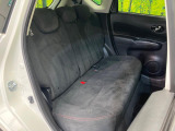 後部座席も気になるようなキズ・汚れやへたり等、大きなダメージはなく、良好な状態です。