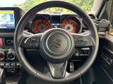 インテリアに合わせたデザインのステアリングは、運転される方のことも考え、運転しやすい形状、大きさです。是非一度、実際に触ってお確かめください。