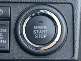 キーフリーシステムなので、エンジンスタートはブレーキペダルを踏みながらボタンを押します。鍵が運転席周りにあることが条件で、鍵をさしたり抜いたりする必要がありません。