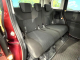 後部座席も気になるようなキズ・汚れやへたり等、大きなダメージはなく、良好な状態です。