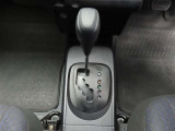 フロアシフトのCVTオートマチック車です。