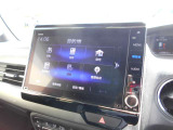 純正8インチナビでお出かけ楽々。