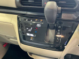 オートエアコン付きなので、温度を設定するだけで車内を快適にしてくれます!