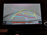 ハンドル操作に連動してガイドラインが変化するバックモニターを搭載しています。クルマは構造上多くの死角が有る為、とても便利な機能です。補助の為の装備なので、目視での確認も大切です。