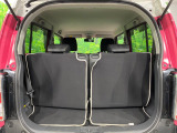ラゲッジルームは、大容量のスペースを確保。普段のお買い物からレジャーまで、幅広く活躍してくれます!また、リアシートを倒すことでバリエーション豊かにお使いいただけます。
