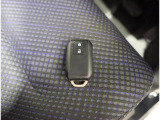 リモコンキーを取り出さなくてもエンジンのON/OFFやドアの開錠・施錠がスイッチ一つで行えるスマートキーです♪