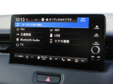 ナビゲーションはホンダコネクトディスプレイを装着しております。AM、FM、Bluetooth、フルセグTVがご使用いただけます。初めて訪れた場所でも道に迷わず安心ですね!