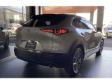 CX-30のテールランプはのデザインの魅力は「立体感と光の陰影」「シンプルさの中の細部へのこだわり」「流麗な光の演出」
