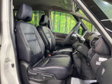 運転席シート廻りは使用感も少なく、良好な状態となっています。丁寧に使われていたことがよくわかりますね。