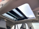 【サンルーフ】解放感溢れるサンルーフ!!車内には爽やかな風や太陽の穏やかな光が差し込みます♪