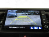 バックカメラの画像です。ガイドラインがスムースな車庫入れをサポートいたします!車庫入れの安心感がアップしますね☆