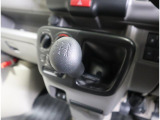 MT車☆運転者のお好きなタイミングでシフトチェンジができ、運転の楽しさを感じられます。